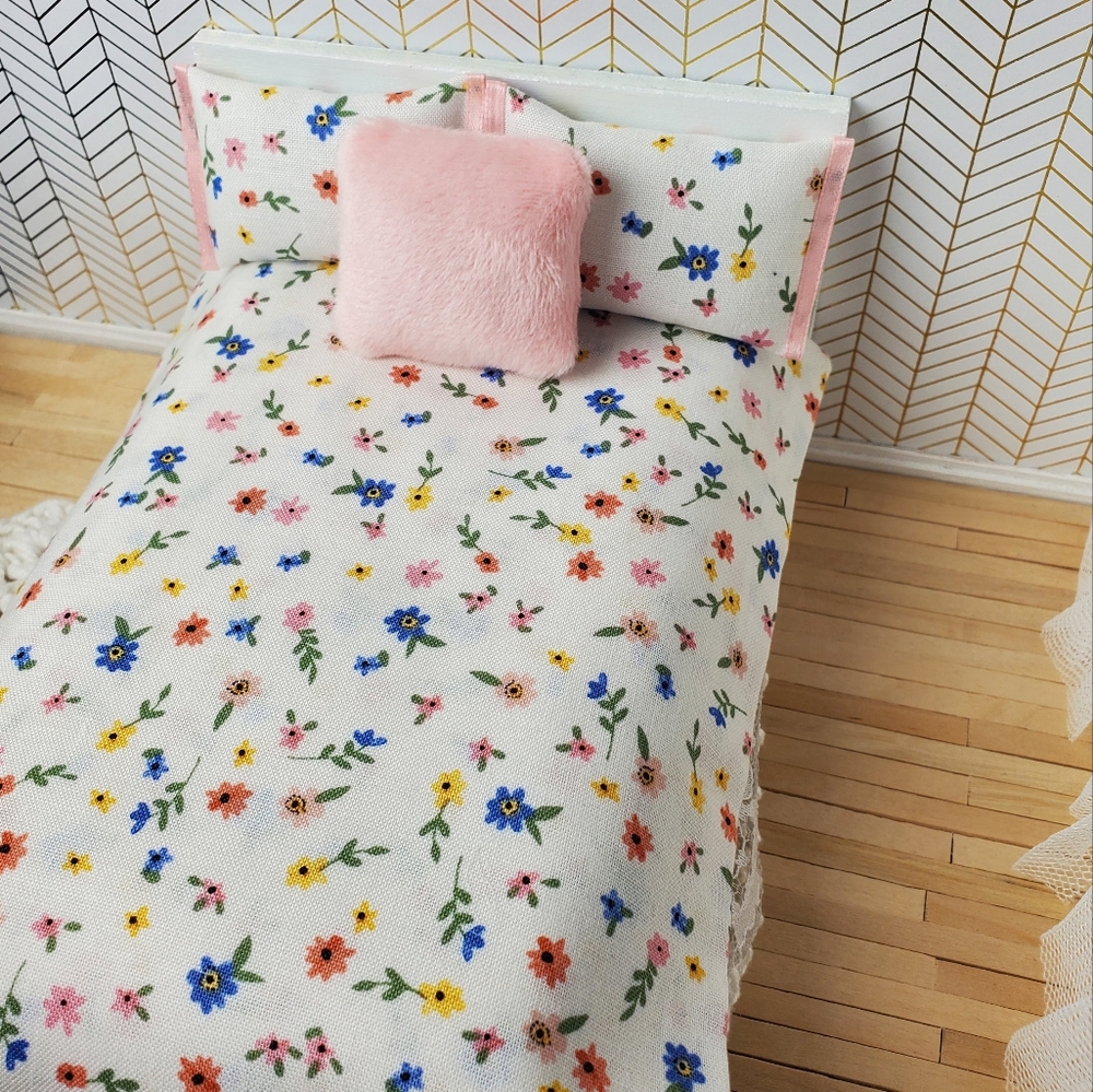 Miniature Dollhouse Ditsy Floral Bedding Set Pink 1:12 Scale
